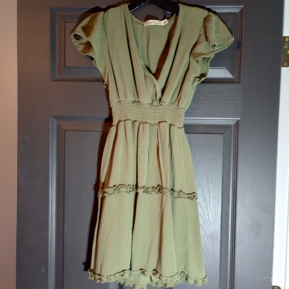 Liberty Love Olive V Neck Midi Ruched Dress Crepe Flutter Sleeve Smocked Waist M - Picture 2 of 6
